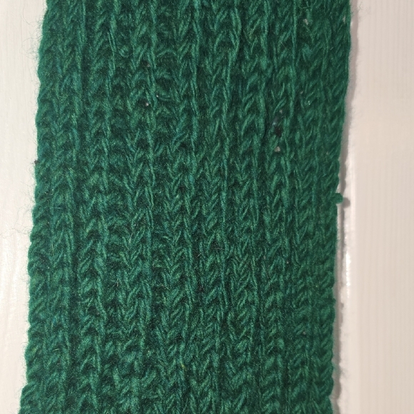 Handmade Cable Knit Elegant Green Scarf With Fringe - Picture 4 of 5